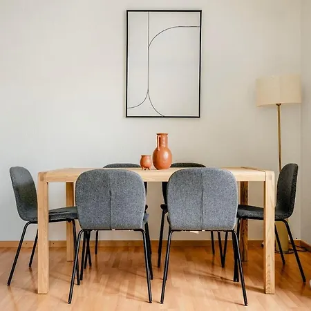 Olive - 90 Qm, 3 Schlafzimmer, Balkon & Moderne Kueche Apartment *